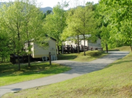 太平山リゾート公園　トレーラーハウス